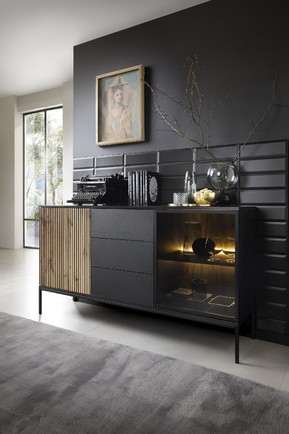 Vitrina Odense roble claro negro y cristal templado 154 cm