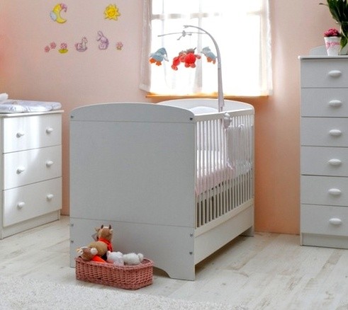 Colonne de rangement , chambre bébé Écureuil