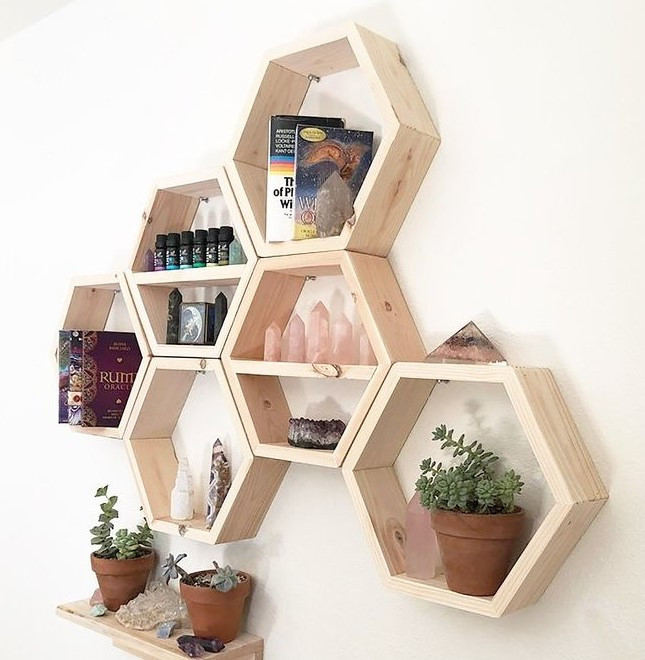 Étagère murale hexagonale Honning en bois massif - Atelier Vegvisir